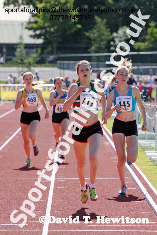 Under-17 womens 800 metres. Photo: David T. Hewitson/Sports for All Pics
